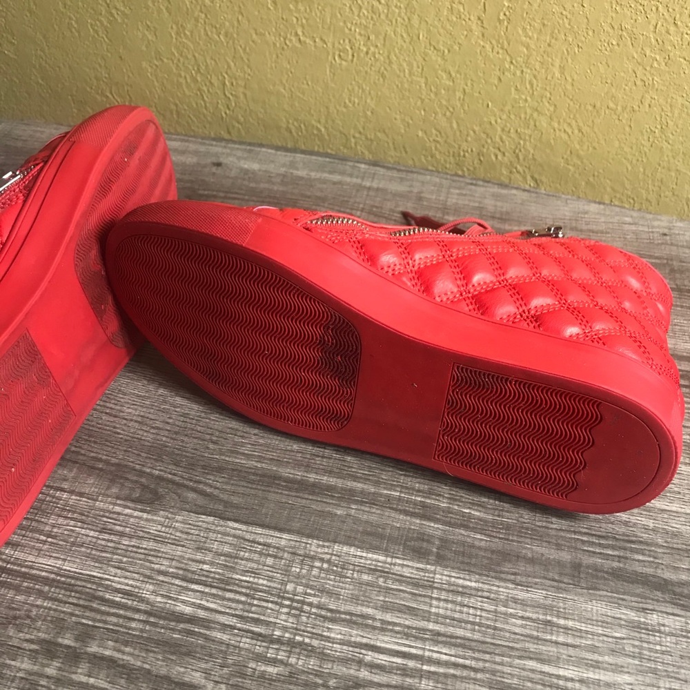 Steve Madden Red Quilted Top Sneakers. - Picture 4 of 11